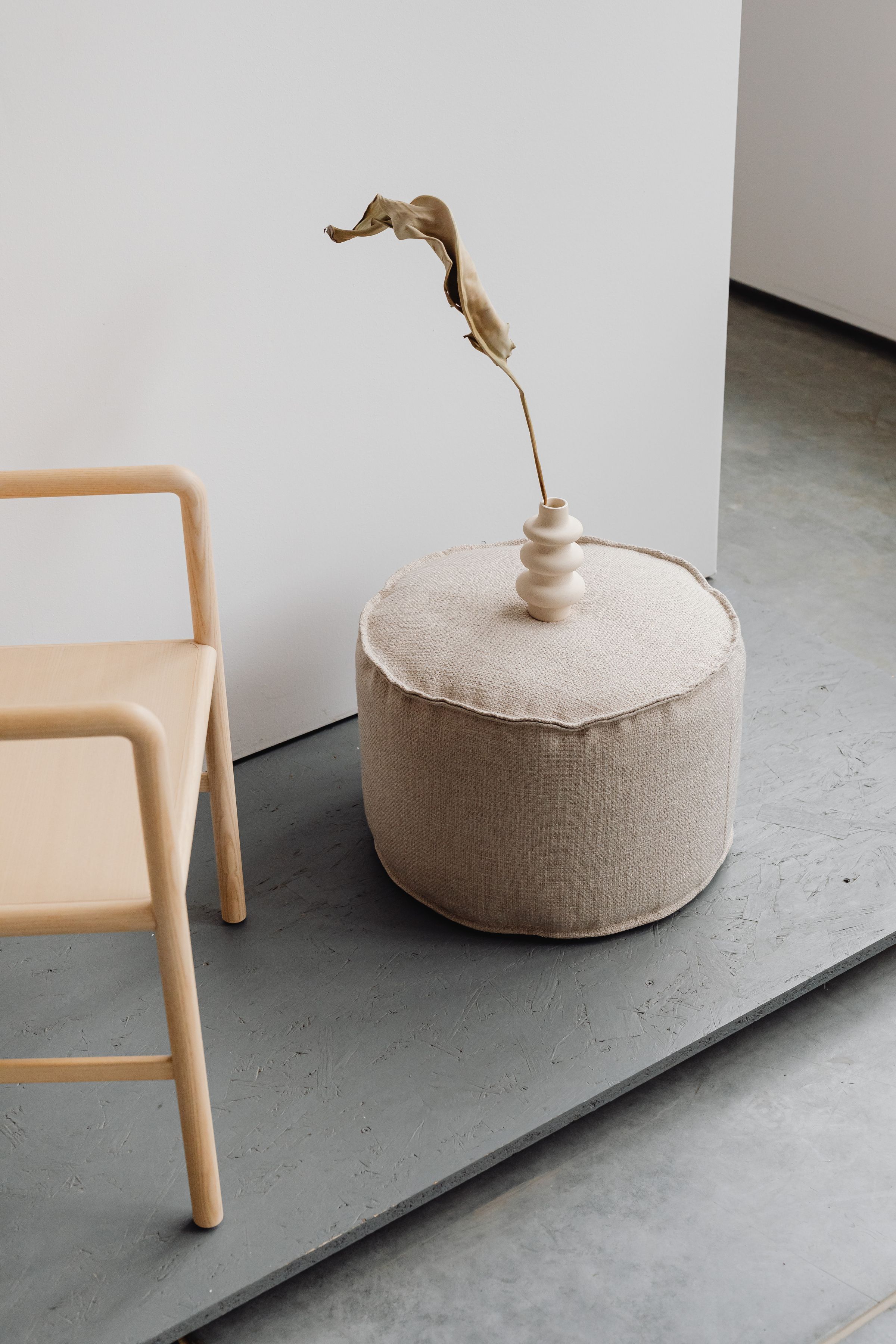 ENTRESOL, pouf